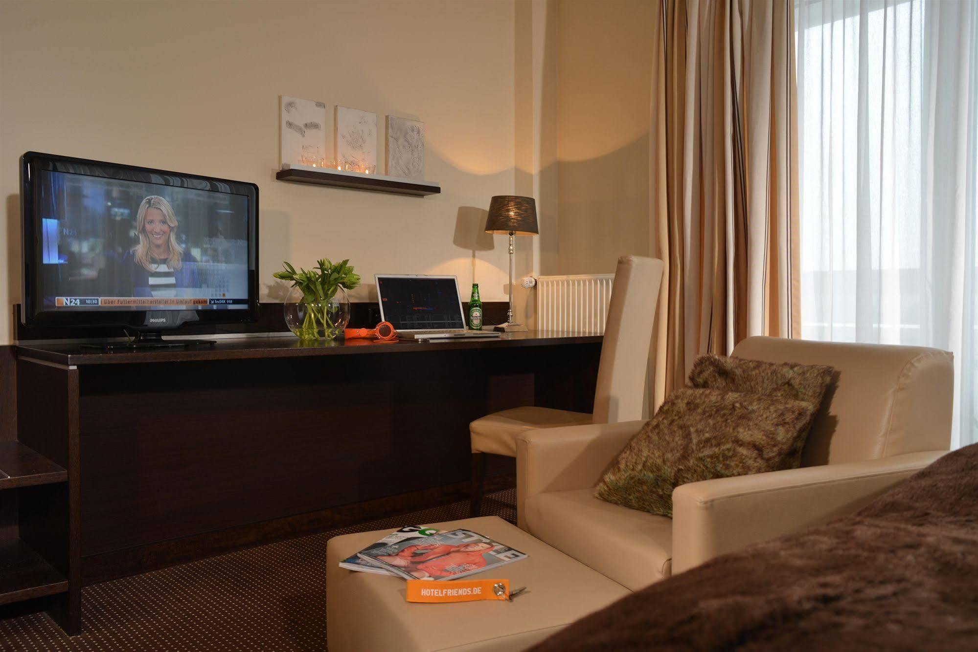 Hotel Friends Кёльн Номер фото