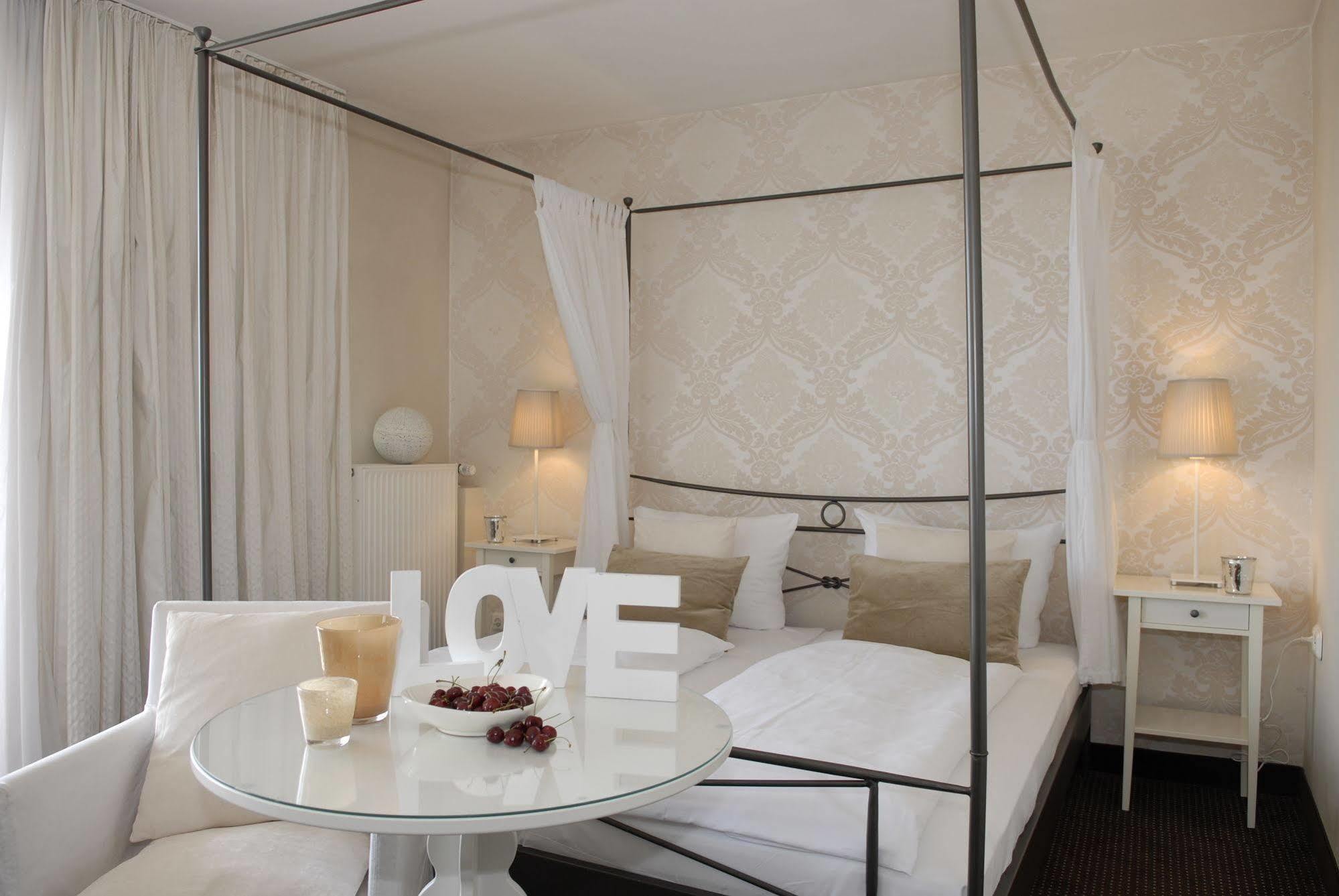 Hotel Friends Кёльн Номер фото